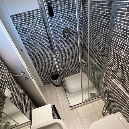 Апартаменти Rafael Milano - 10 Min From Linate Airport, Centrale Fs, Ospedale San Raffaele Екстер'єр фото