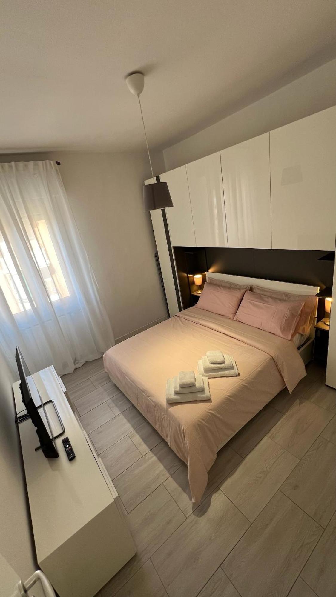 Апартаменти Rafael Milano - 10 Min From Linate Airport, Centrale Fs, Ospedale San Raffaele Екстер'єр фото